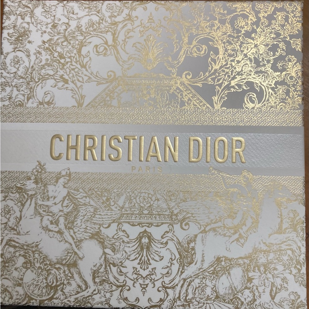 Dior Gift box with beautiful Dior products - Picture 11 of 11